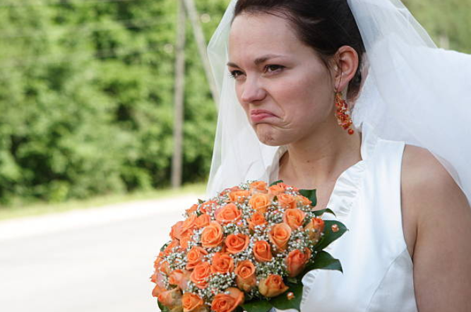 Wedding planner shares how bride ruins €13,000 dress after bathroom accident