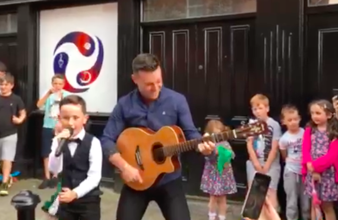 Nathan Carter surprises fan at Drogheda traditional music festival