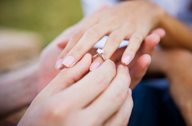 The wedding ring trend that’s becoming very popular with Irish couples