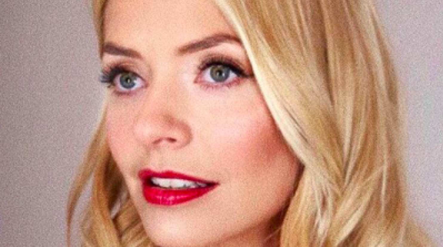 Holly Willoughby’s red velvet dress is the perfect Christmas Day outfit