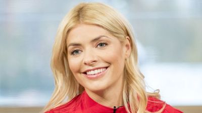 People really don’t like the dress that Holly Willoughby yesterday, and wow