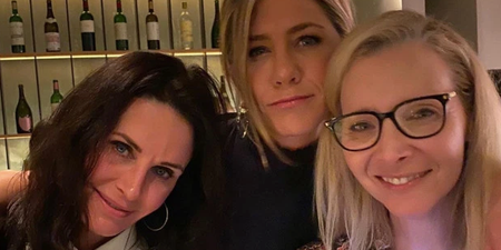 Jennifer Aniston’s been hanging out with Lisa Kudrow and Courteney Cox, again