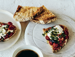 These tomato toasts are the easy breakfast recipe that you can make on a January budget