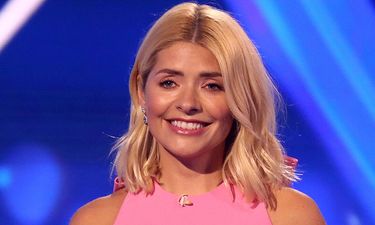 Holly Willoughby wore a gorgeous velvet mini skirt this morning, and it’s €23 in the Warehouse sale