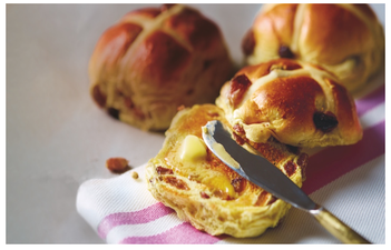 Delicious Spiced Rum Hot Cross Buns recipe for Good Friday you have to try