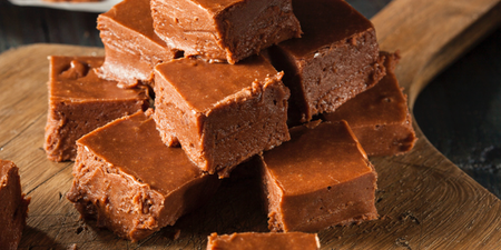 You only need five ingredients for this delicious Maltesers and Baileys fudge