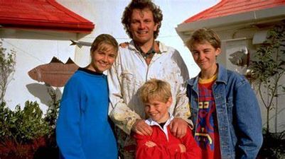 Every episode of Round The Twist is now available to watch on YouTube for free