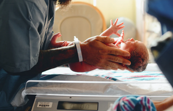 Midwives told to stop using terms like ‘mothers’, ‘breastfeeding’ and ‘maternal’