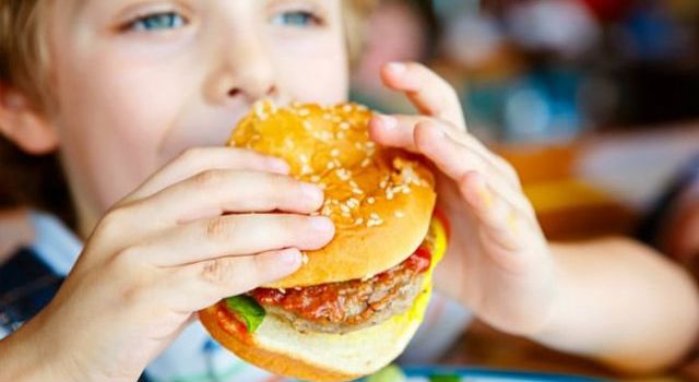 children eat more junk food after watching YouTube