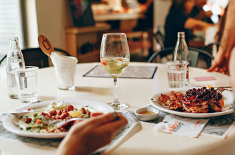 Parents should not bring children into restaurants for indoor dining, Holohan warns