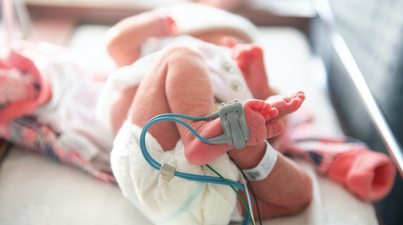 8 ways to help form a bond between preemies and their older siblings