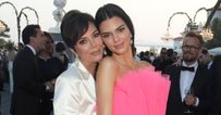 Kendall Jenner says her mam Kris is pressuring her to have a baby