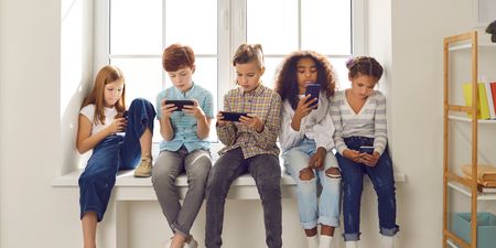 Parents of primary school kids vow to hold off buying their kids smartphones