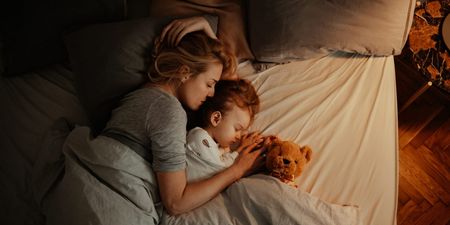 Fading: The expert’s technique to get your child to sleep in their own bed