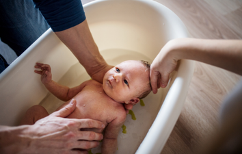 How to safely bathe your newborn baby