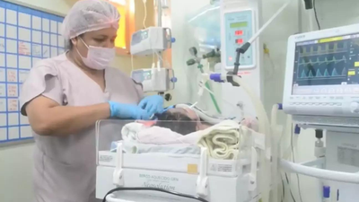 Brazilian mum shocks doctors after she gives birth to two-foot tall baby