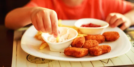 Mum demands over €250 in compensation from babysitter for letting vegetarian kids eat chicken nuggets