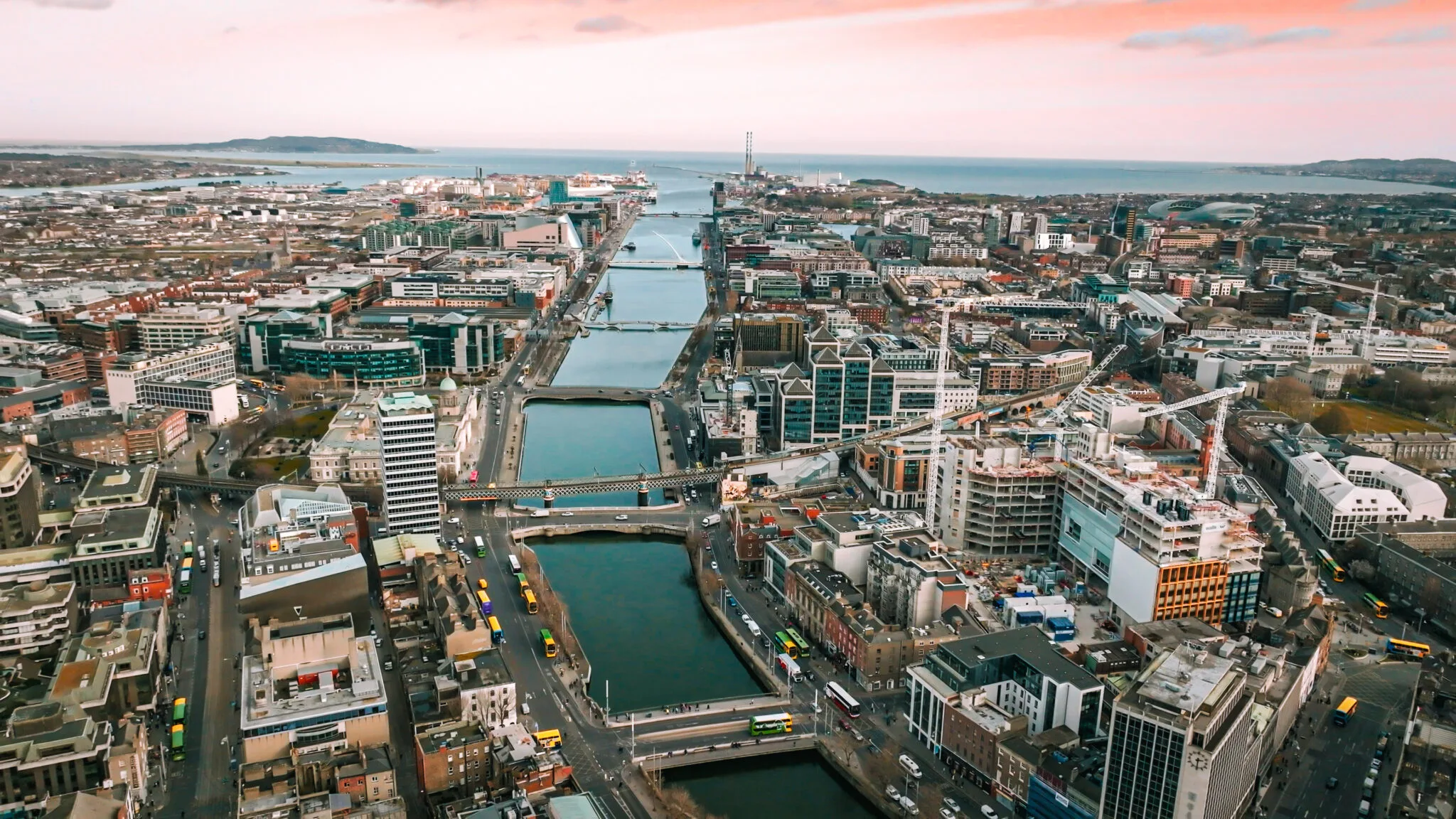 Man arrested after attempting to kidnap child from pram in city centre