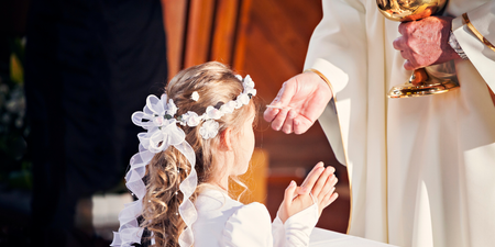 How much should you put in a Communion card? What the experts say
